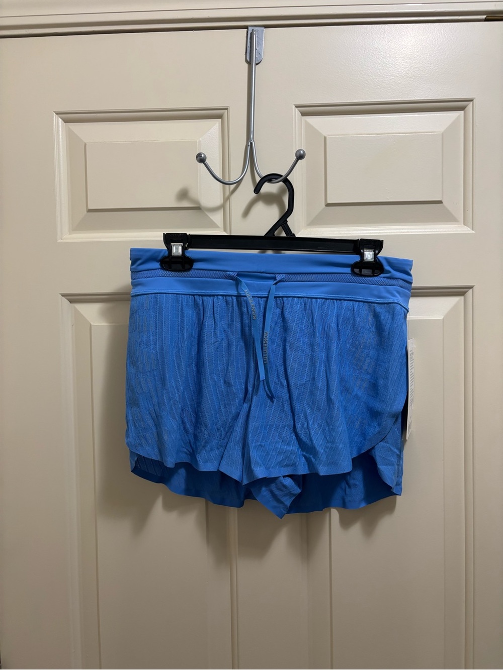 NWT!🍋🍋Lululemon Fast And Free Airflow Mid-Rise Running Short 3”🍋🍋. Size 8. - Picture 8 of 15